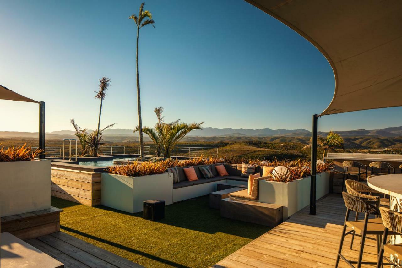스카이 빌라 부티크 호텔 플레튼버그 베이 외부 사진 The rooftop pool at the new hotel