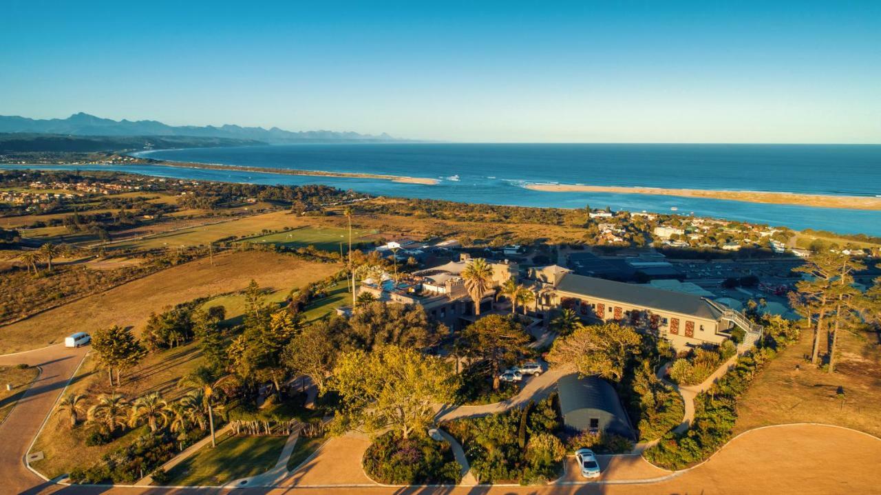 스카이 빌라 부티크 호텔 플레튼버그 베이 외부 사진 Aerial view of the campus